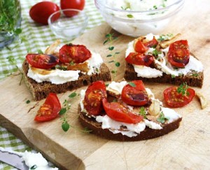 roast tomato garlic toasts_10_kim